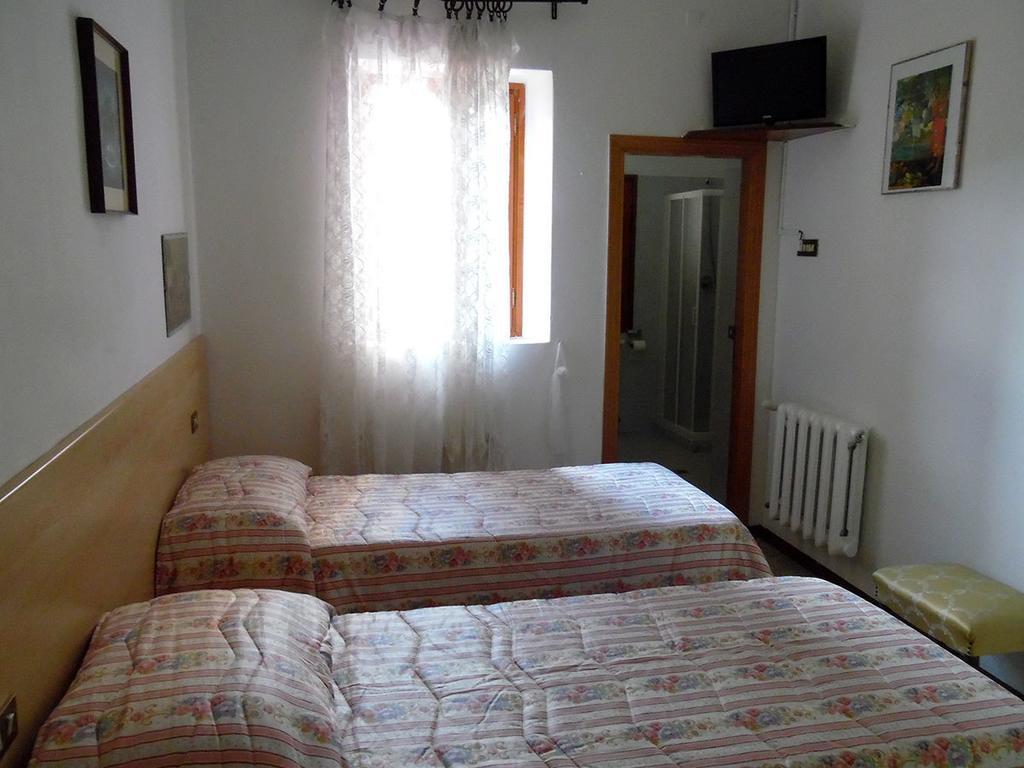 Albergo Ristorante La Torretta Castiglione dei Pepoli Δωμάτιο φωτογραφία